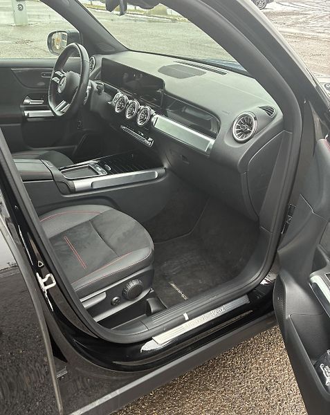 Mercedes-Benz GLB (2024) 200d 4MATIC - fotka 7 z 13