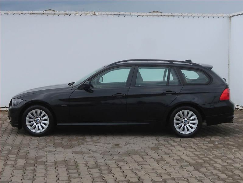 BMW Řada 3 (2009) 320 i, Automat, Navi, Xenony - fotka 3 z 14