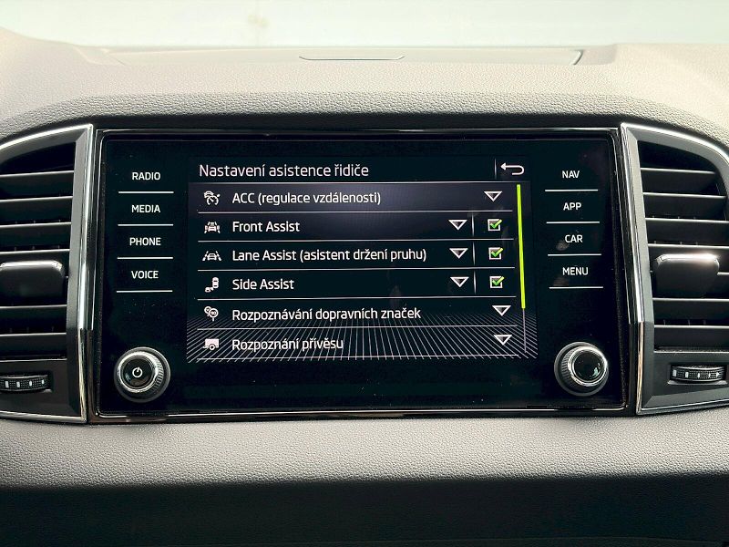 Škoda Karoq (2020) DSG 1.5 TSI / 110 kW / STYLE - fotka 28 z 35