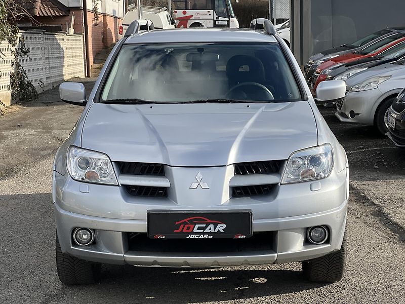 Mitsubishi Outlander Navigator 2.0i 4x4 KLIMA ALU - fotka 2 z 32
