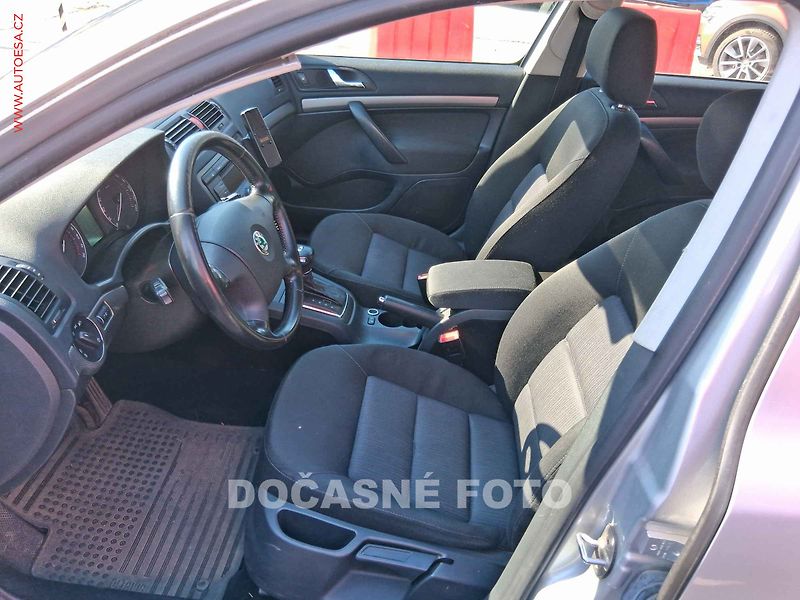 Škoda Octavia (2008) 2.0 FSI, 2.maj,ČR, AT, AC - fotka 3 z 3