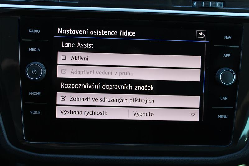 Volkswagen Tiguan 2,0 TDI  1.MAJ,A/T,4x4,R-LINE - fotka 16 z 41