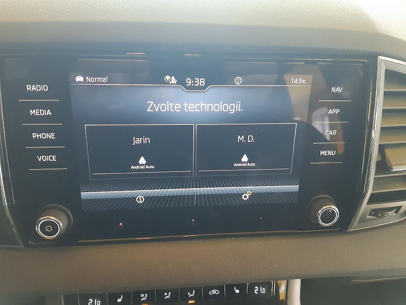 Škoda Karoq 2.0 TDI NAVI LED APP KAMERA - fotka 12 z 31