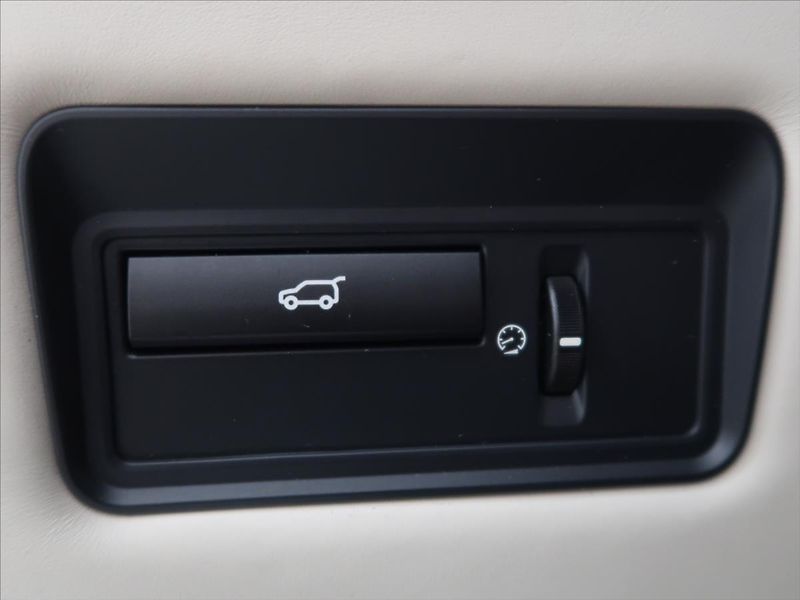 Land Rover Range Rover 4,4 SDV8 Autobiography, Max vý - fotka 17 z 36
