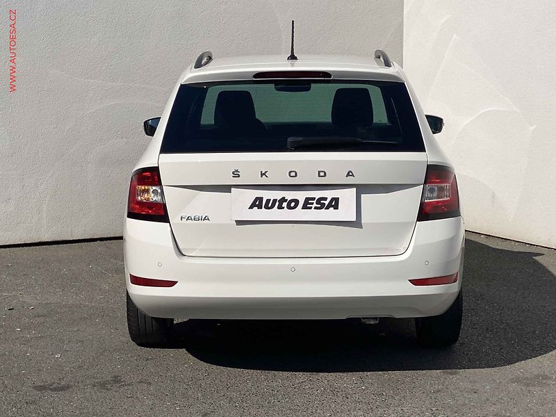 Škoda Fabia (2023) 1.0 TSi, 2.maj,ČR, Ambition - fotka 5 z 17