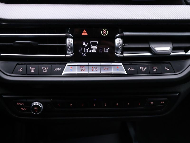 BMW Řada 2 2,0 M235i 225kW CZ xDrive - fotka 30 z 40