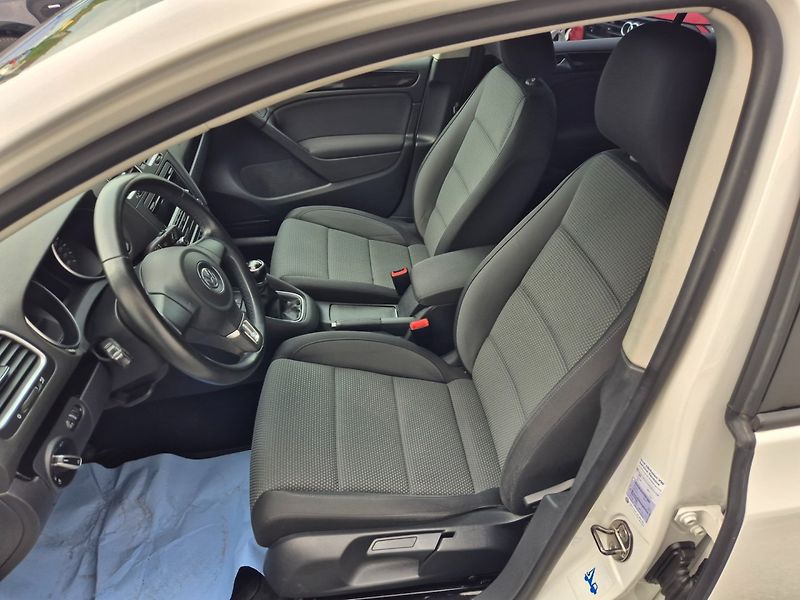 Volkswagen Golf (2012) 1.2 TSi - fotka 18 z 30
