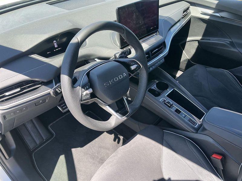 Škoda Enyaq (2025) 82 kWh 210kW Sportline 85 - fotka 9 z 27
