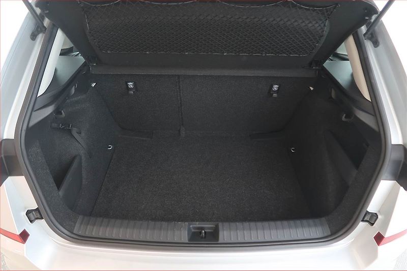 Škoda Kamiq (2021) 1.0 TSI, Tempomat - fotka 13 z 17