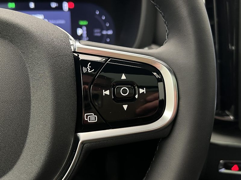 Volvo XC60 T6 AWD BLACK EDITION RESKIN - fotka 29 z 50