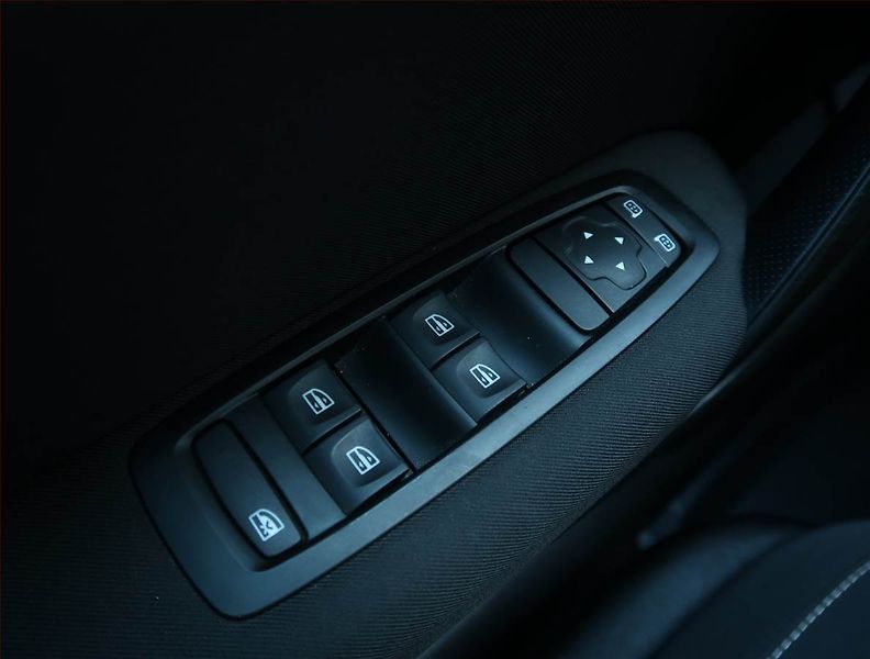 Renault Mégane (2019) 1.3 TCe, ČR,1.maj, Serv.kniha - fotka 15 z 16