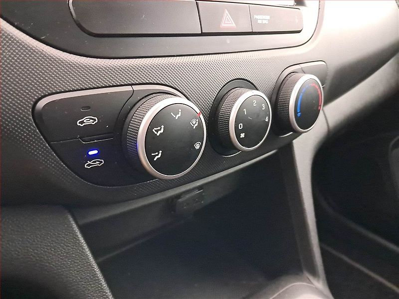 Hyundai i10 (2018) 1.0, Serv.kniha - fotka 13 z 16