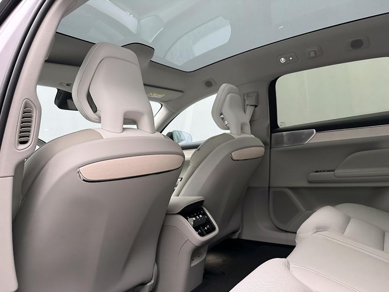 Volvo ES90 (2026) PURE ELECTRIC ULTRA - fotka 18 z 23
