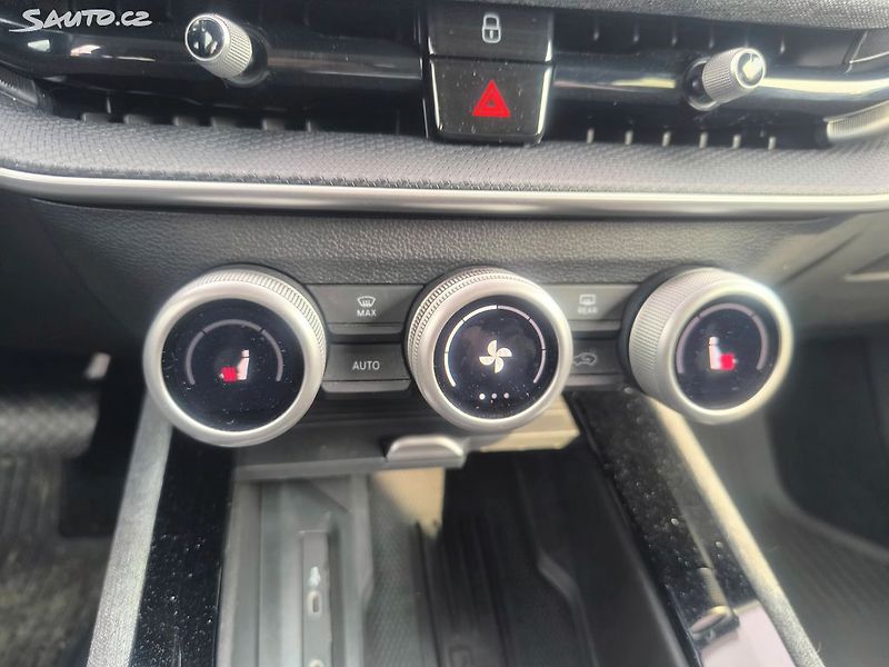 Škoda Superb -DPH,KRÁSNÝ,CZ,VÝBAVA,MASÁŽE - fotka 19 z 35