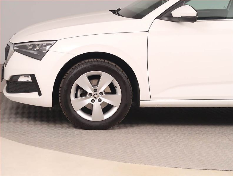 Škoda Scala (2023) 1.0 TSI, ČR,1.maj, Tempomat - fotka 14 z 17