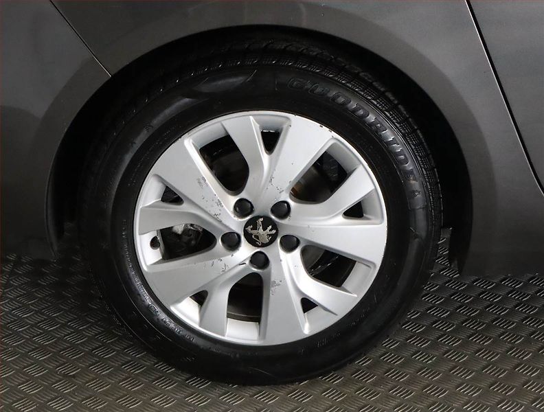 Peugeot 308 (2018) 1.6 BlueHDi, Navi, Tempomat - fotka 15 z 17
