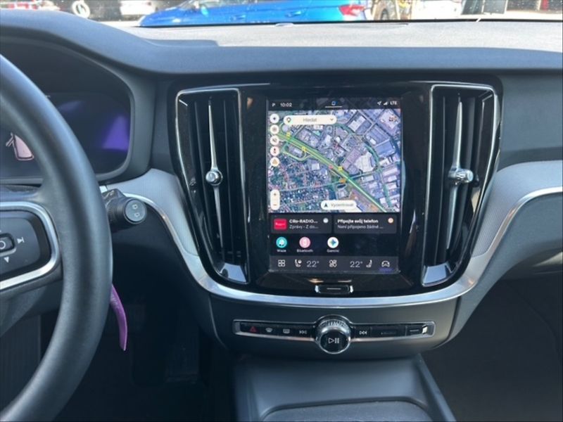 Volvo V60 2,0 B4 benzin Core AT - fotka 10 z 11