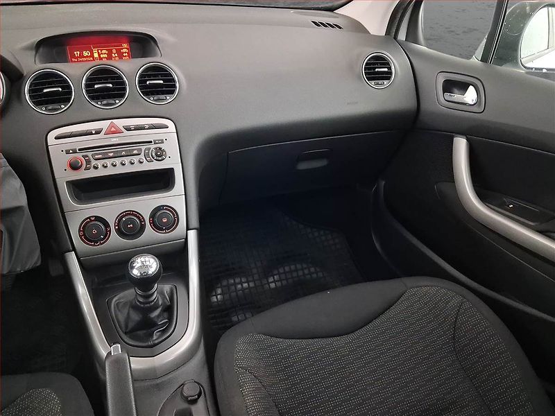 Peugeot 308 (2009) 1.6 HDi, po STK, Tažné - fotka 8 z 22