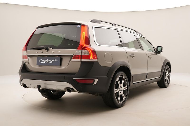 Volvo XC70 D3 AWD SUMMUM AUT - fotka 12 z 45