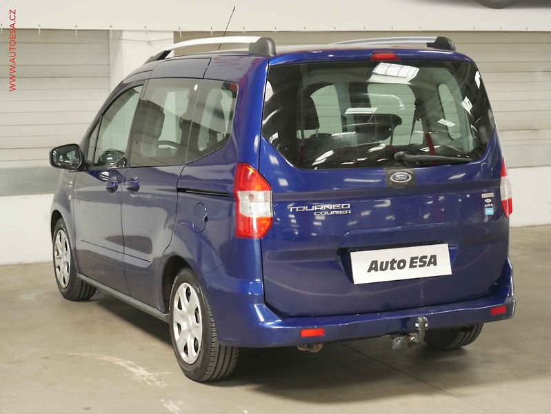 Ford Tourneo Courier (2017) 1.0EB, ČR, AC, TZ - fotka 4 z 17