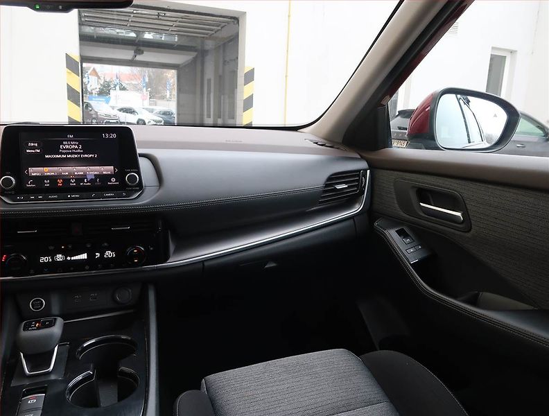 Nissan X-Trail (2023) N-Connecta 1.5 VC-T MHEV - fotka 8 z 16