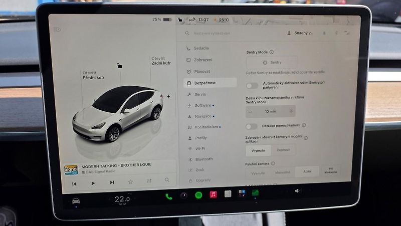 Tesla Model Y (2023) Long Range AWD DE SoH 92,4% - fotka 29 z 41