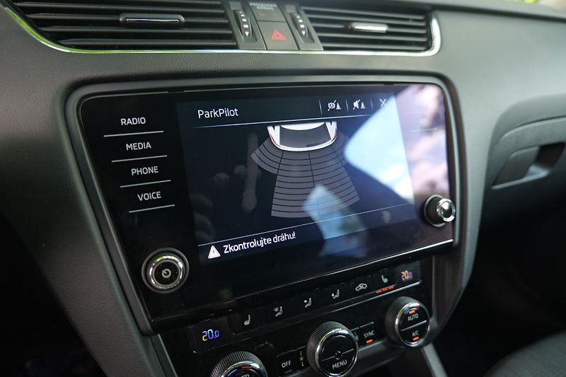 Škoda Octavia 1.4 TSI 110 kW Tažné CarPlay - fotka 26 z 31