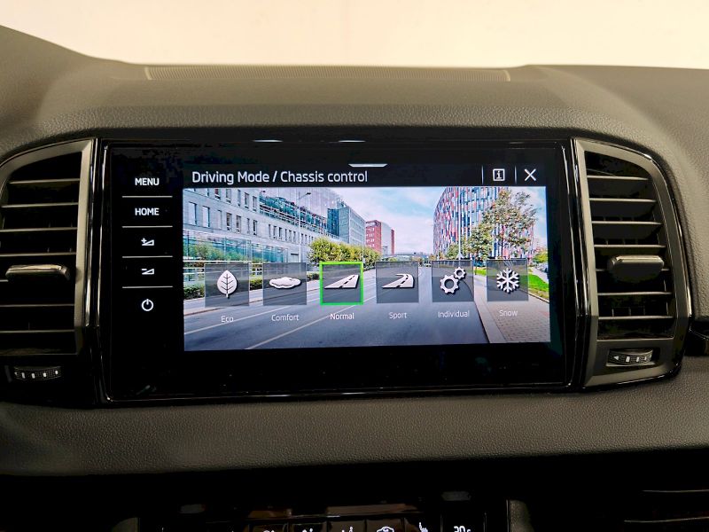 Škoda Karoq (2025) 2.0 TDI 110 kW DSG 4x4 Sportli - fotka 12 z 32