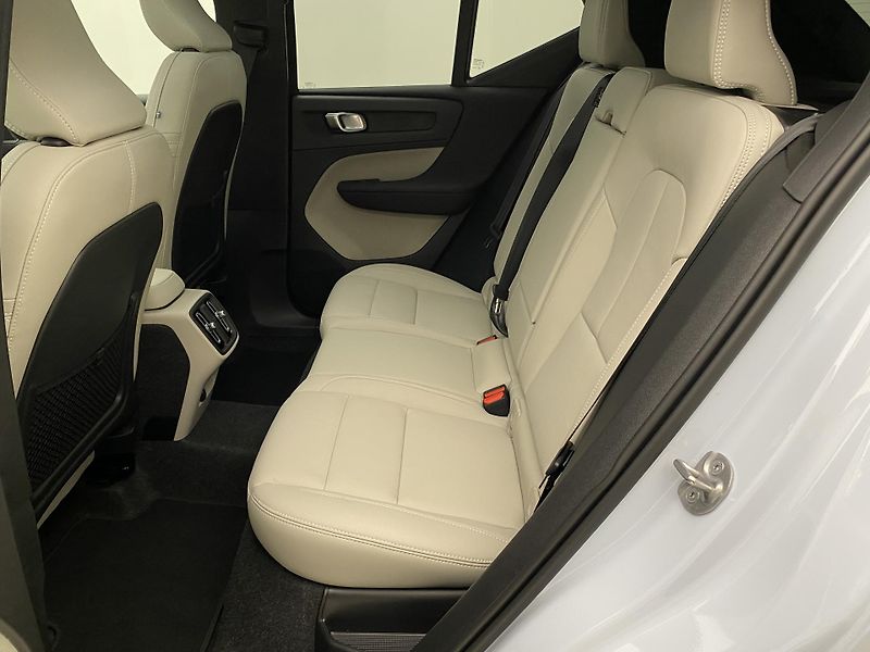 Volvo XC40 B4 DARK ULTRA AUT CZ - fotka 5 z 60