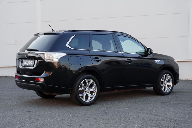 Mitsubishi Outlander 2.0 PHEV 4x4 - fotka 8 z 34