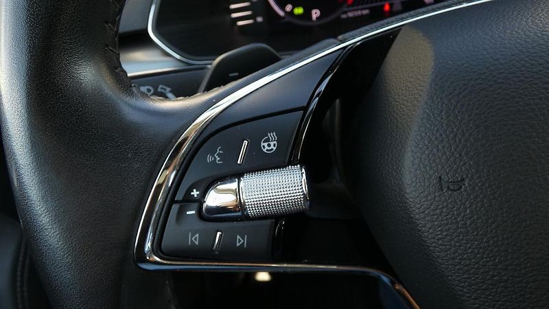 Škoda Superb Combi 2,0 TDI DSG Style - fotka 12 z 25