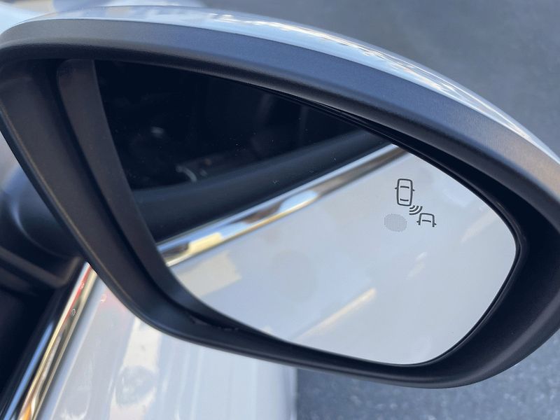 Renault Mégane (2023) GrandCoupé INTENS 1,3TCe 140k - fotka 20 z 20