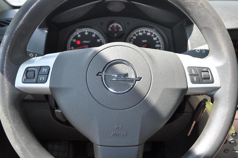 Opel Astra 1.4i 66kW KOMBI - fotka 10 z 14