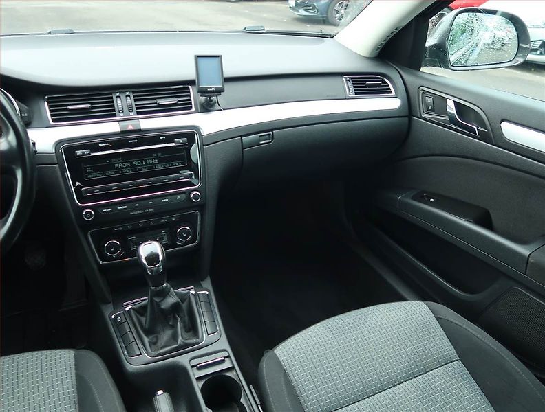 Škoda Superb (2011) 1.4 TSI, Tempomat - fotka 8 z 17