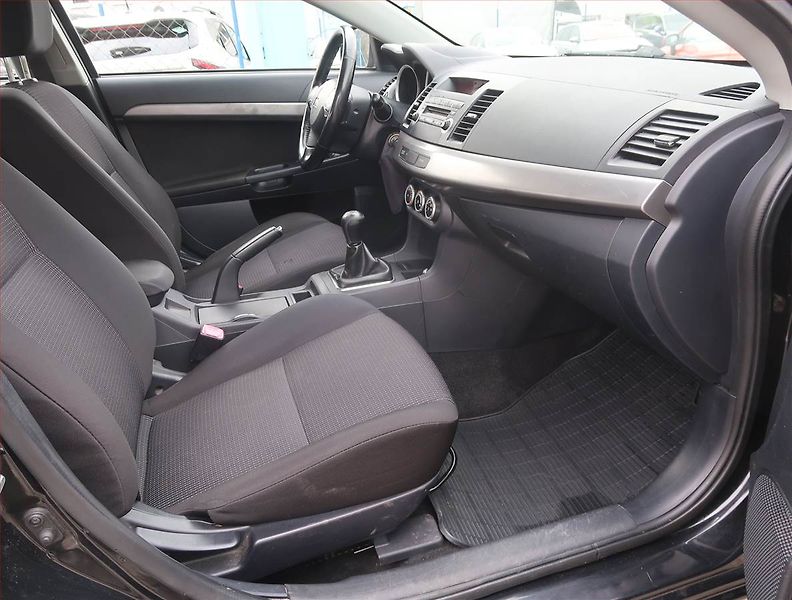 Mitsubishi Lancer (2009) 1.8 MIVEC, Serv.kniha - fotka 9 z 16
