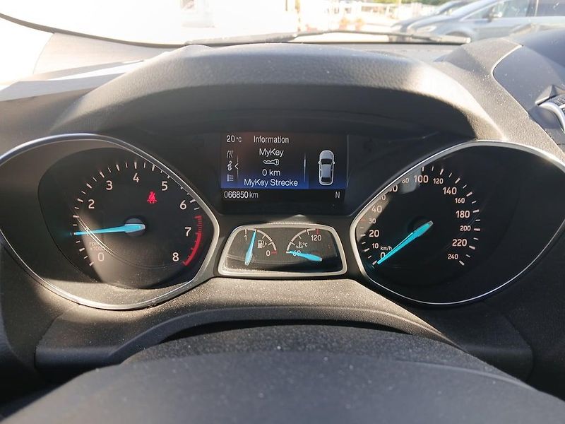 Ford Kuga (2019) 1,5 EB Titanium - fotka 6 z 9