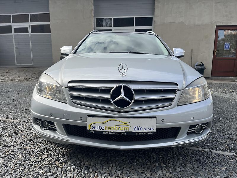 Mercedes-Benz Třídy C (2008) 320 CDi 165 Kw 4MATIC  - fotka 2 z 20