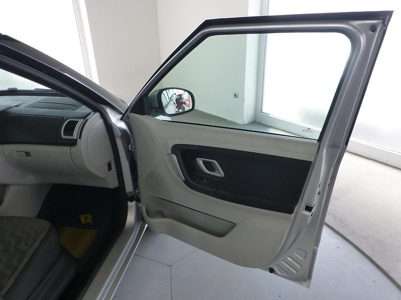 Škoda Fabia (2009) 1,4i-63KW-KLIMATIZACE*ALU KOLA - fotka 15 z 26