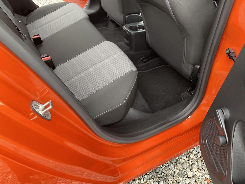 Opel Corsa 1.2i 75PS EDITION 70000KM NAVI - fotka 112 z 153