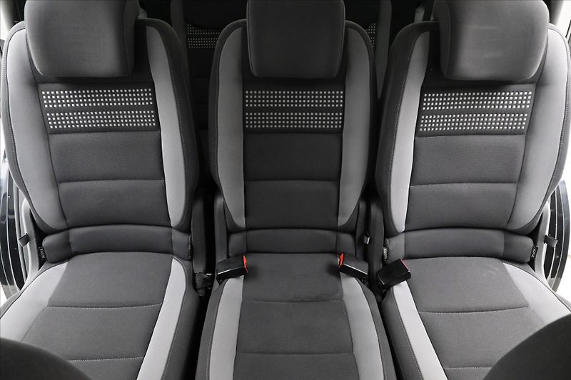 Volkswagen Touran 2,0 TDI 103kW DSG 7 míst Nová - fotka 27 z 31