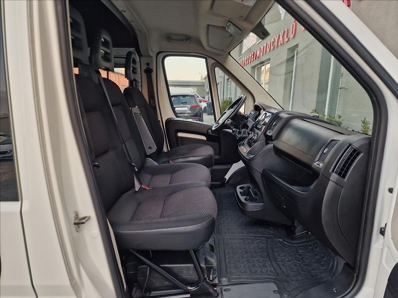 Citroën Jumper 2.2HDI L2H2 6-míst,ČR,1.Maj. - fotka 14 z 45