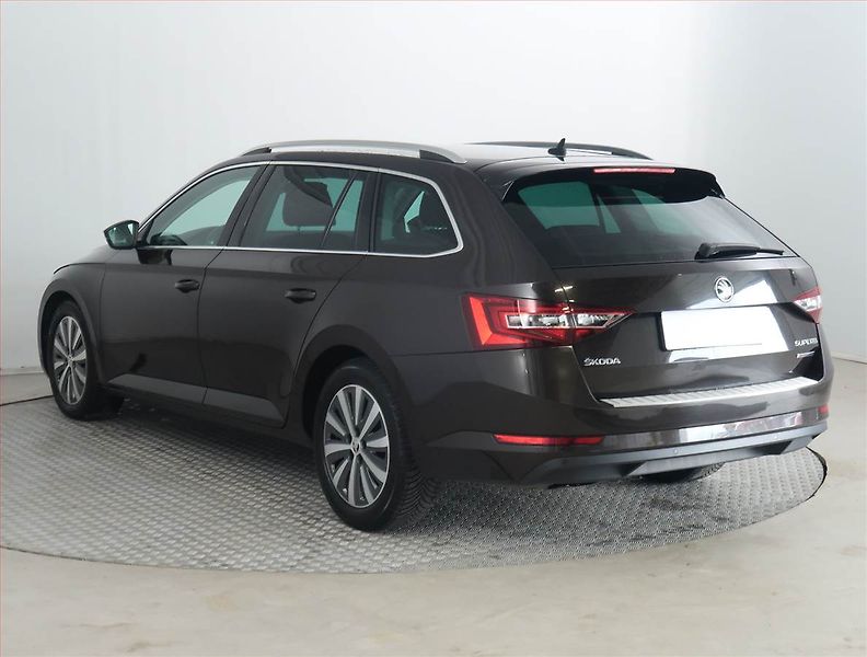 Škoda Superb (2018) Style 1.6 TDI, Navi, Bi-Xenony - fotka 4 z 19