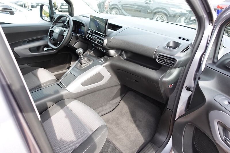 Toyota ProAce City Verso 1.5 D Family 7S 5D Long - fotka 12 z 27