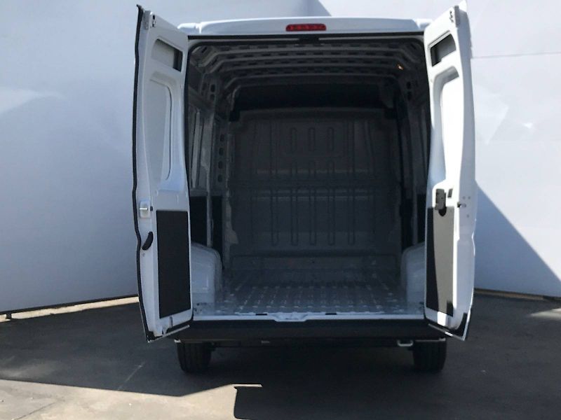 Peugeot Boxer (2026) 4350 L4H2 MAN6 2,2 BlueHDi - fotka 3 z 6