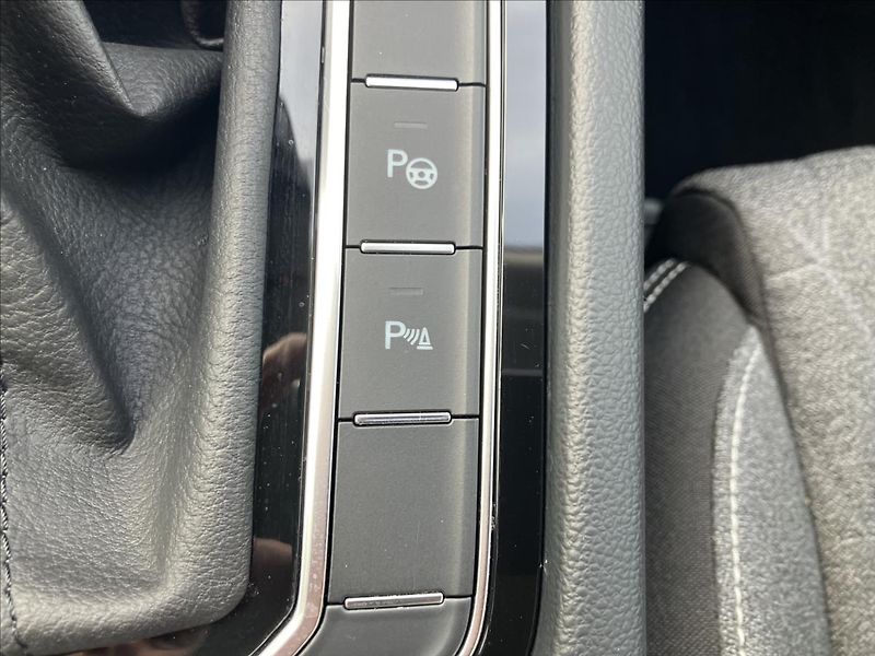 Volkswagen Passat 2,0 TAŽNÉ, KEYLESS, EL.KUFR - fotka 13 z 36