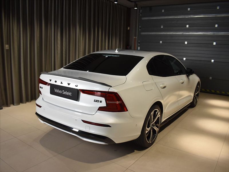 Volvo S60 2,0 B5 AWD Ultra Pano,Headup - fotka 4 z 25