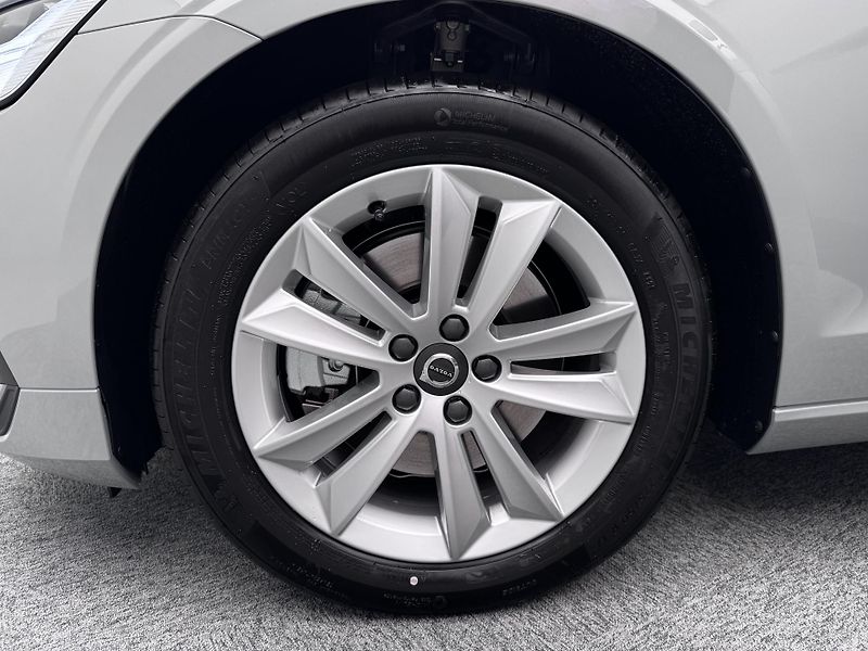 Volvo V60 (2026) B4 AUT CORE - fotka 18 z 22