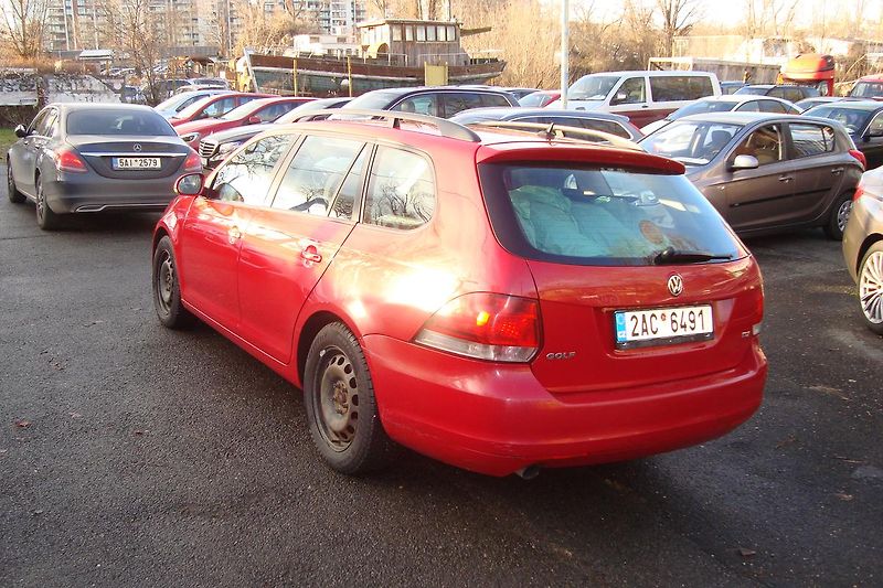 Volkswagen Golf (2011) VI.1.6TDi,ČR,S.kn1.MajSTK 8/27 - fotka 5 z 67