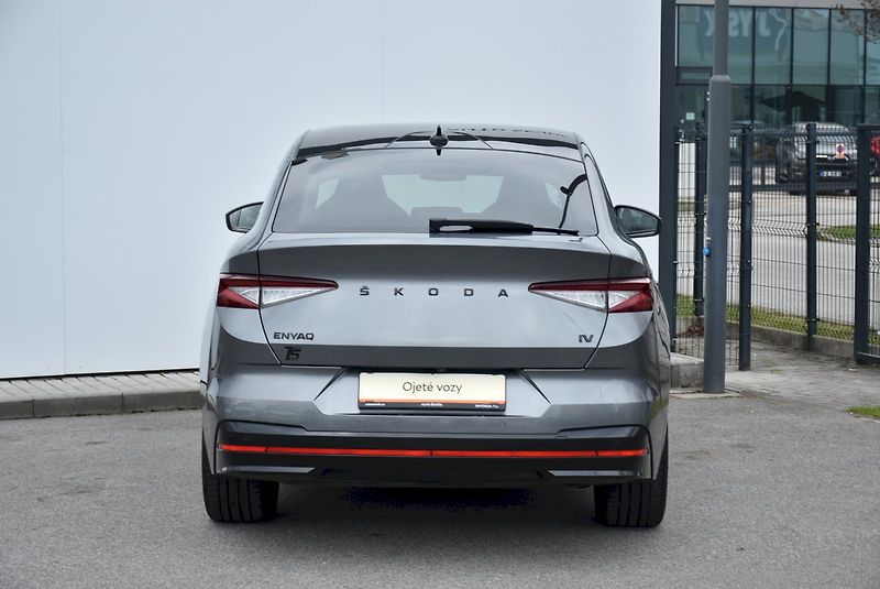 Škoda Enyaq (2023) RS 80 220 kW 4x4 - fotka 11 z 35