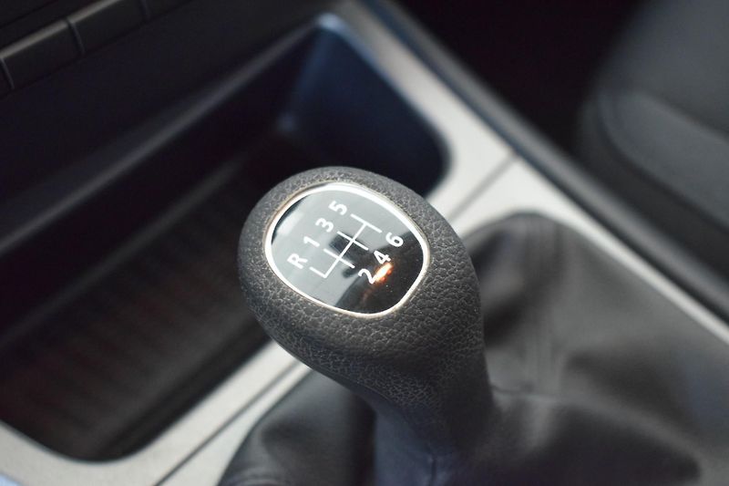 BMW Řada 1 (2010) 116d 1.maj koupeno CZ Invelt - fotka 19 z 35